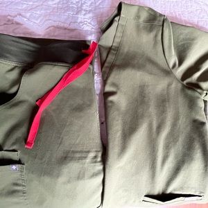 Figs Scrubs Cade Small Tall Pant Casma Three Pocket top Medium Color Moss